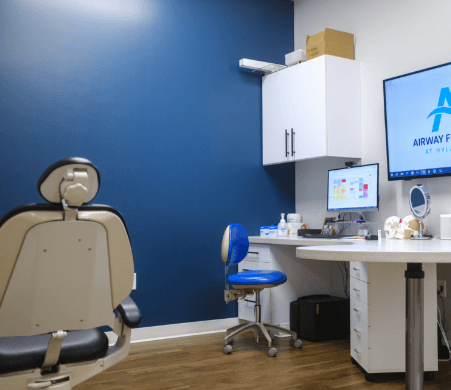 woman talking to cosmetic dentist in Mankato